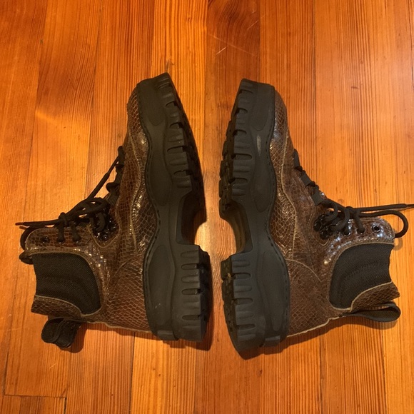 Brown snakeskin hiking boots - Picture 3 of 6
